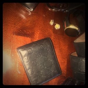 Black leather Gucci wallet
